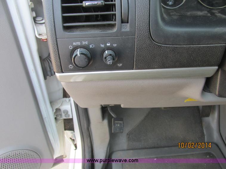 image for item J2456 2007 Chevrolet Uplander cargo van