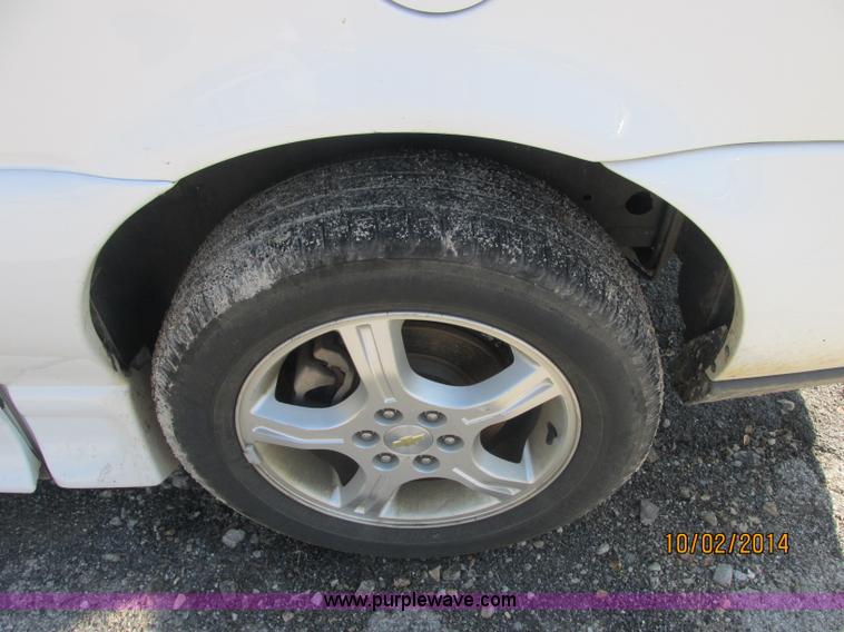 image for item J2456 2007 Chevrolet Uplander cargo van