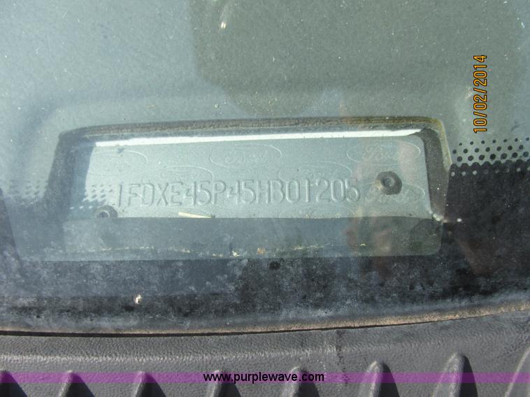 image for item J2458 2005 Ford E450 Giradian bus