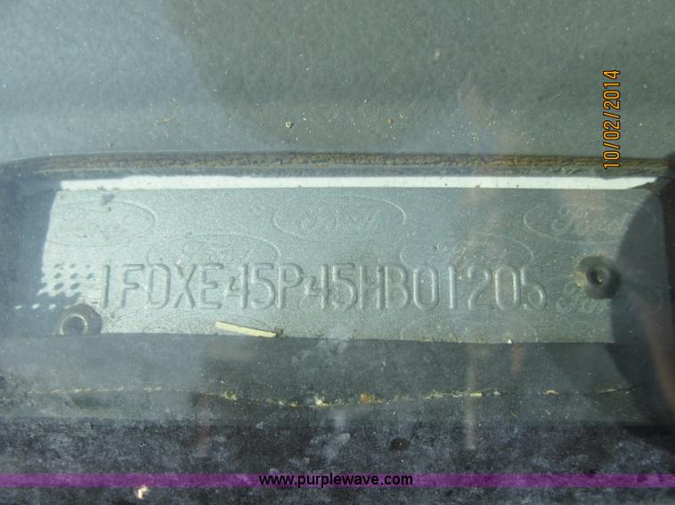 image for item J2458 2005 Ford E450 Giradian bus