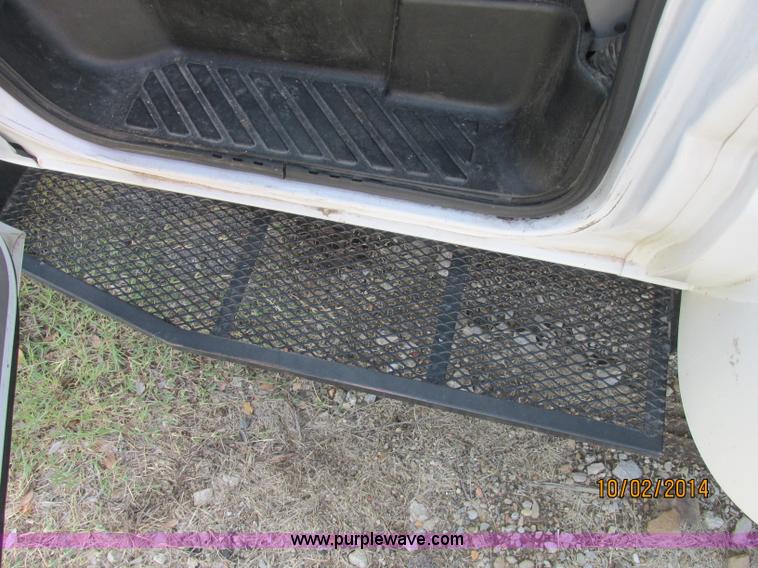 image for item J2458 2005 Ford E450 Giradian bus