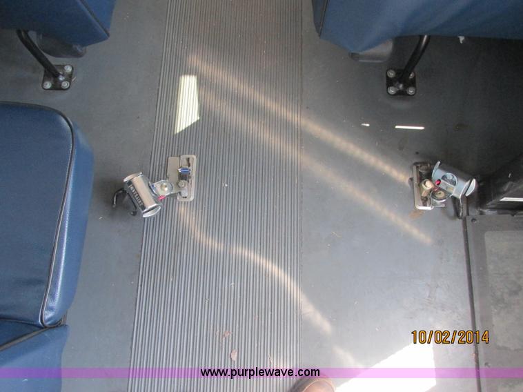 image for item J2458 2005 Ford E450 Giradian bus