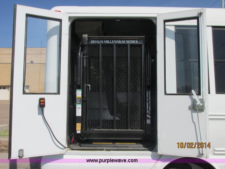 image for item J2458 2005 Ford E450 Giradian bus