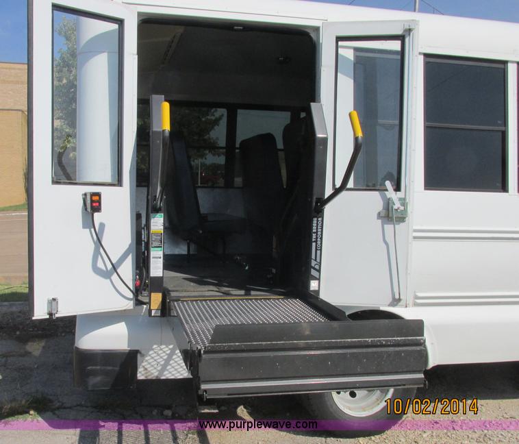 image for item J2458 2005 Ford E450 Giradian bus