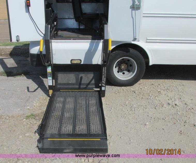 image for item J2458 2005 Ford E450 Giradian bus