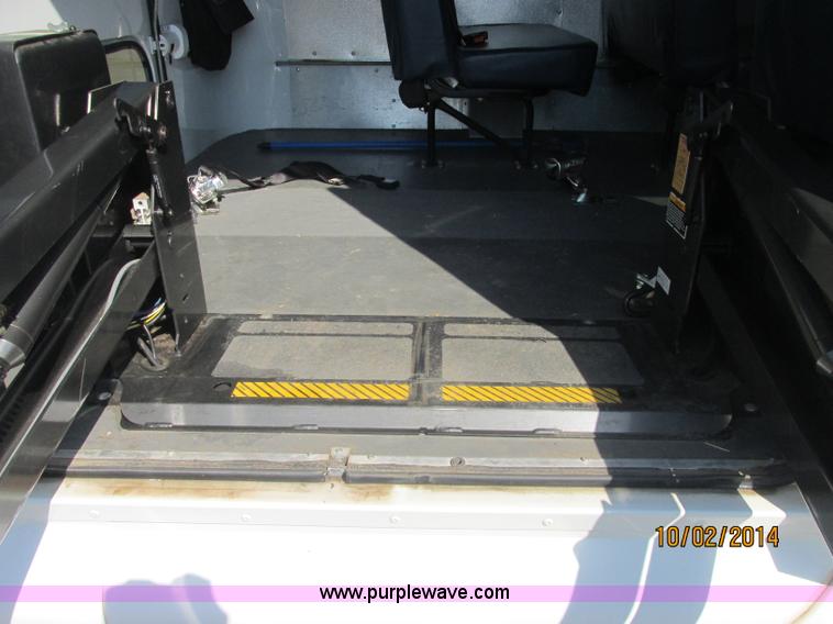 image for item J2458 2005 Ford E450 Giradian bus