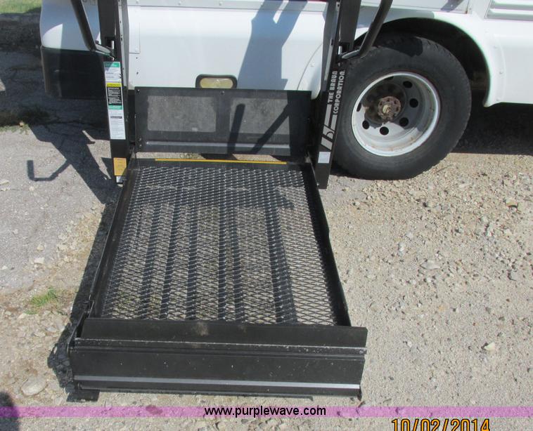 image for item J2458 2005 Ford E450 Giradian bus