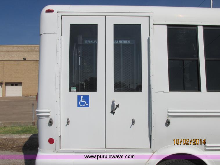 image for item J2458 2005 Ford E450 Giradian bus