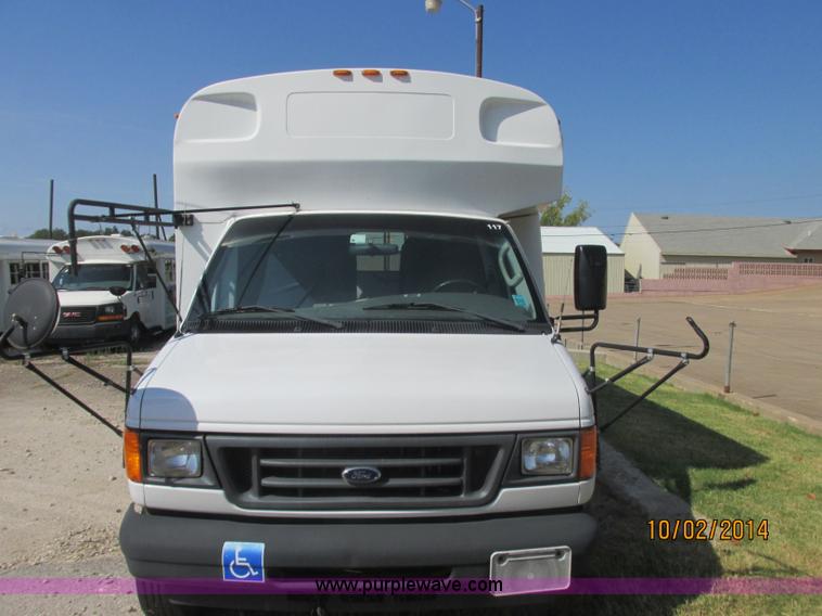image for item J2458 2005 Ford E450 Giradian bus