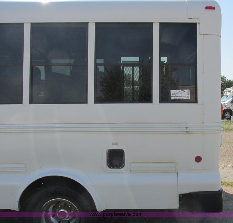 image for item J2458 2005 Ford E450 Giradian bus