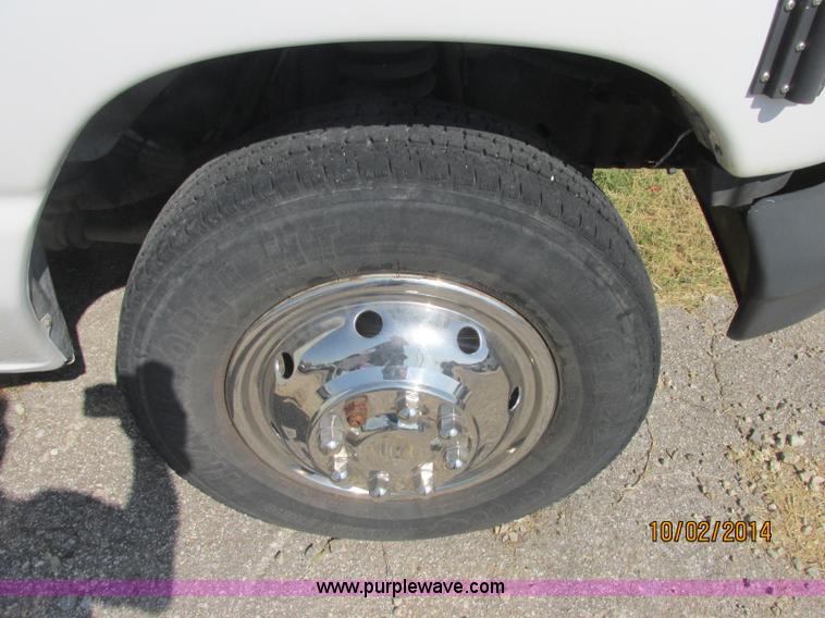 image for item J2458 2005 Ford E450 Giradian bus