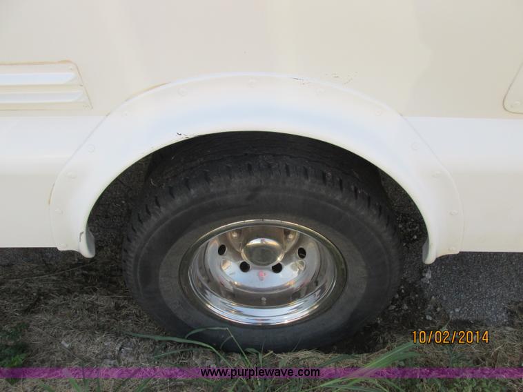 image for item J2458 2005 Ford E450 Giradian bus