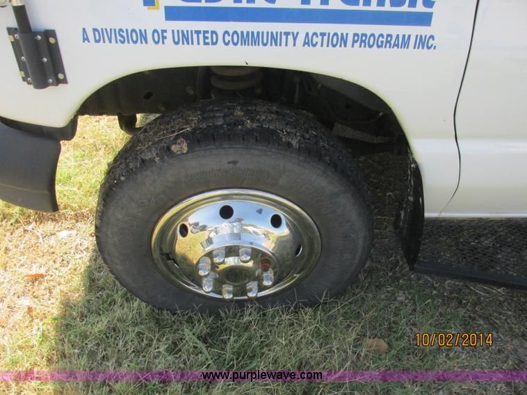 image for item J2458 2005 Ford E450 Giradian bus