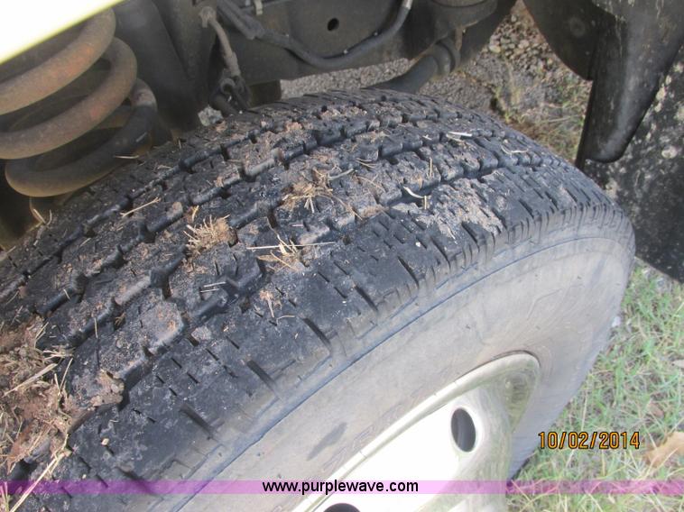 image for item J2458 2005 Ford E450 Giradian bus