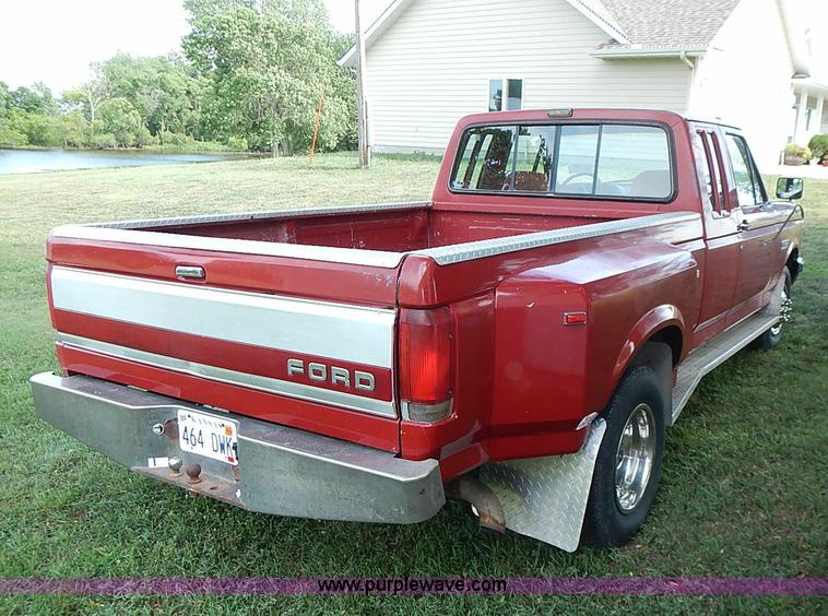 image for item J3160 1991 Ford F350 XLT Lariat Crew Cab pickup truck