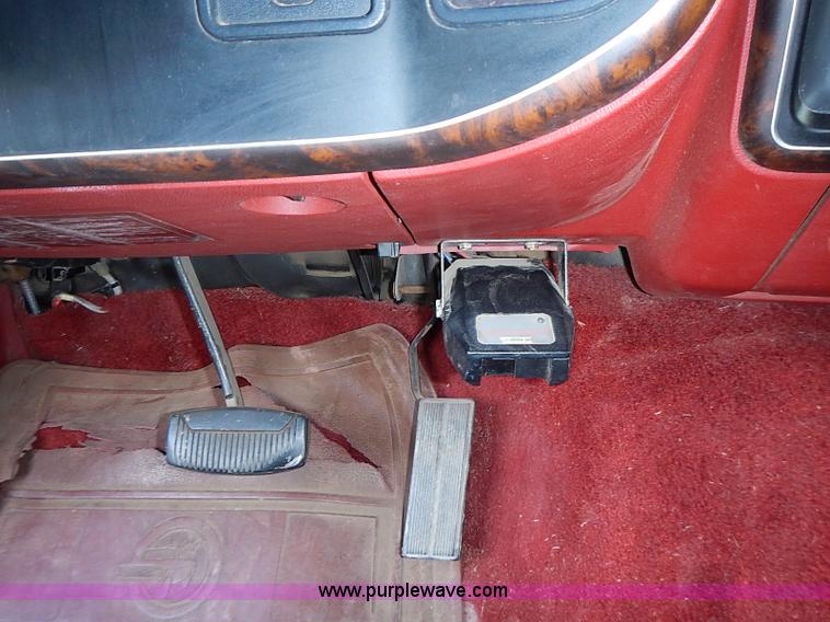 image for item J3160 1991 Ford F350 XLT Lariat Crew Cab pickup truck