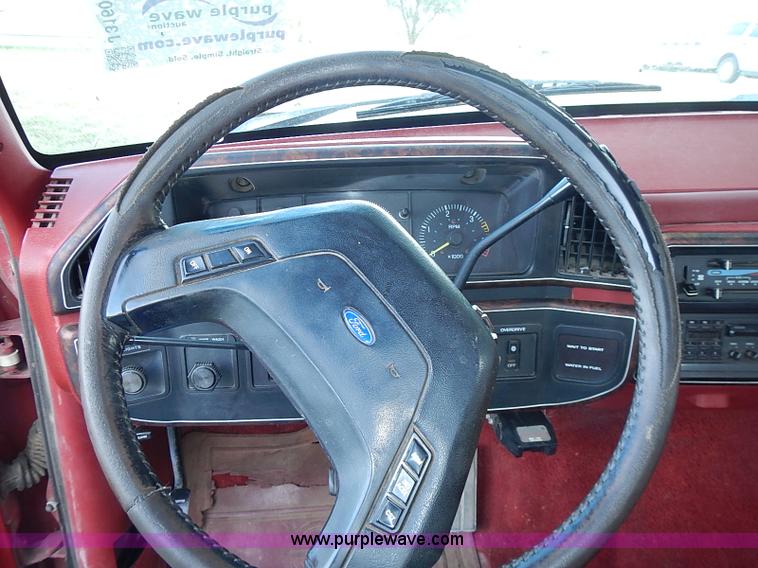 image for item J3160 1991 Ford F350 XLT Lariat Crew Cab pickup truck