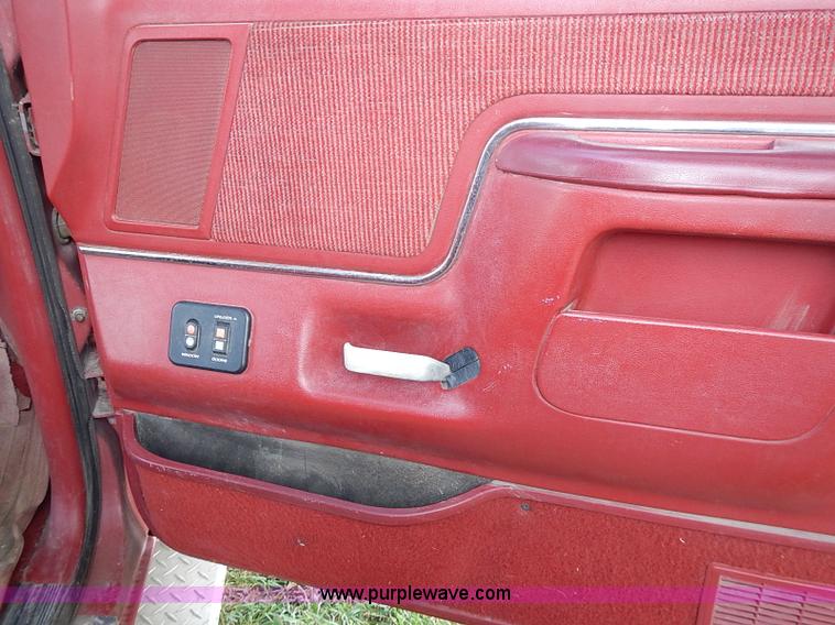 image for item J3160 1991 Ford F350 XLT Lariat Crew Cab pickup truck