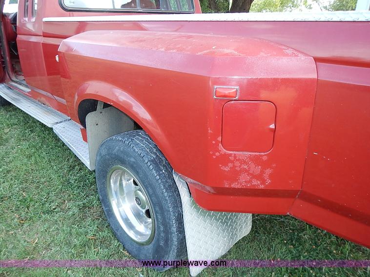 image for item J3160 1991 Ford F350 XLT Lariat Crew Cab pickup truck