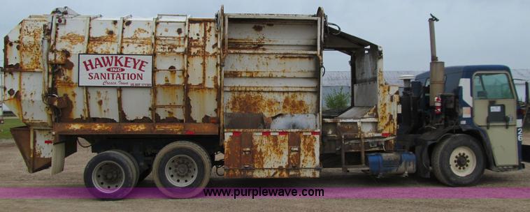 image for item J3474 1991 Peterbilt 320 recycling refuse truck