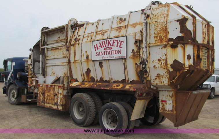 image for item J3474 1991 Peterbilt 320 recycling refuse truck