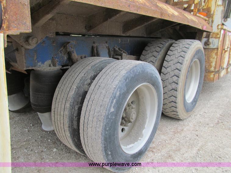 image for item J3474 1991 Peterbilt 320 recycling refuse truck