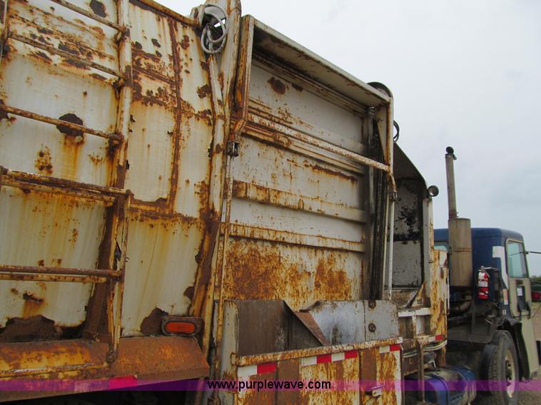image for item J3474 1991 Peterbilt 320 recycling refuse truck