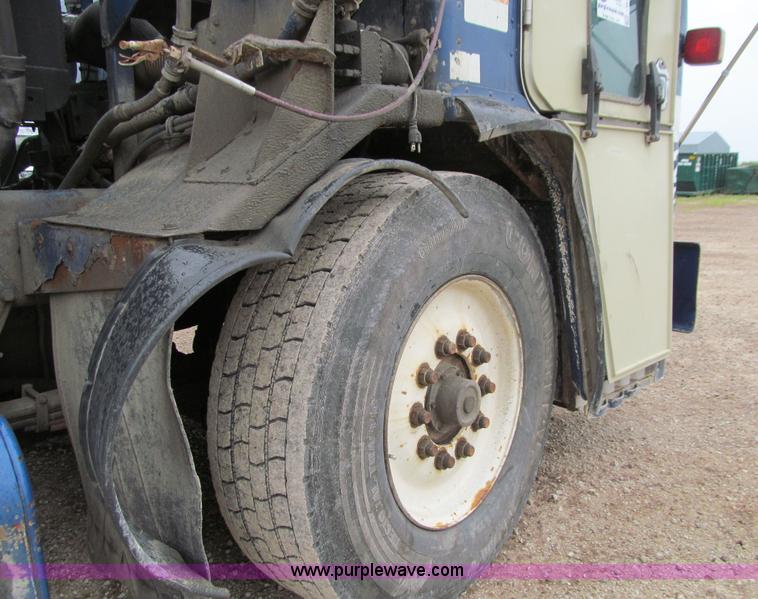 image for item J3474 1991 Peterbilt 320 recycling refuse truck