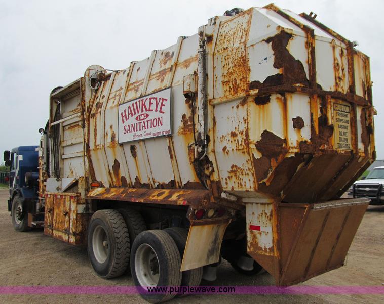 image for item J3474 1991 Peterbilt 320 recycling refuse truck