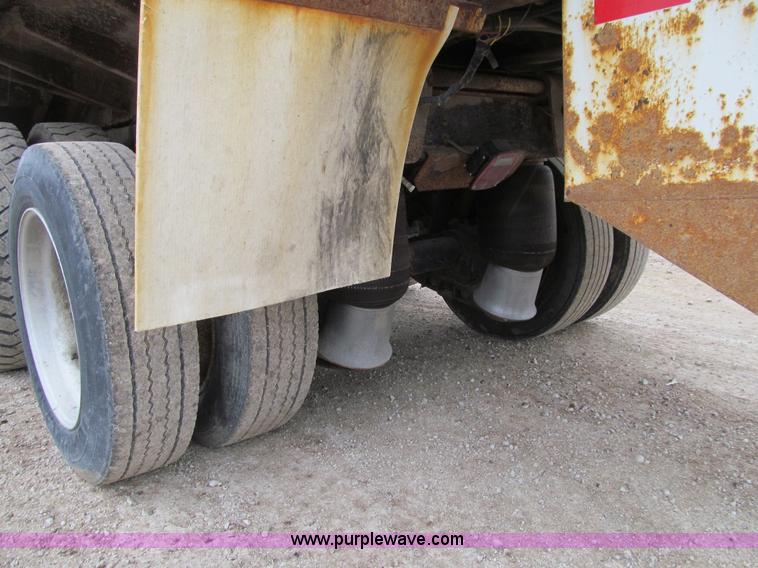 image for item J3474 1991 Peterbilt 320 recycling refuse truck