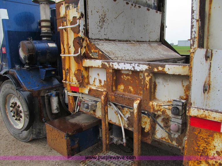 image for item J3474 1991 Peterbilt 320 recycling refuse truck