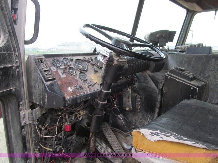 image for item J3474 1991 Peterbilt 320 recycling refuse truck