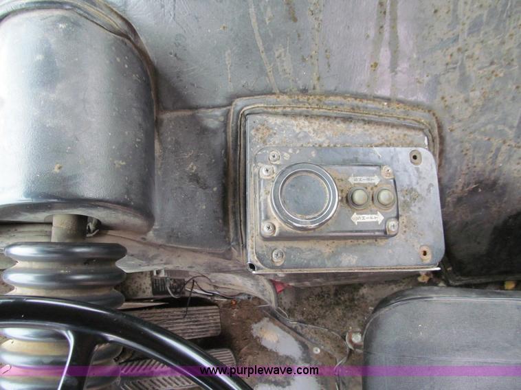 image for item J3474 1991 Peterbilt 320 recycling refuse truck