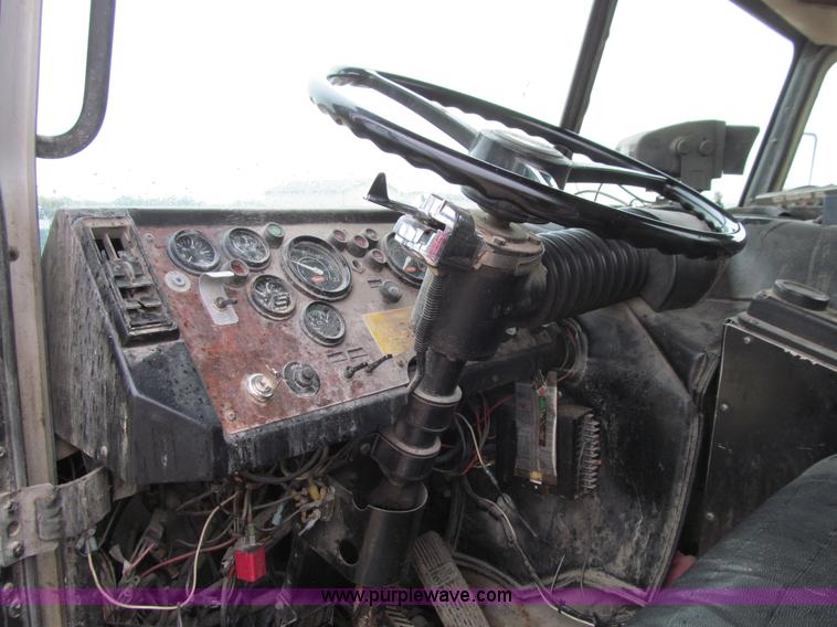 image for item J3474 1991 Peterbilt 320 recycling refuse truck