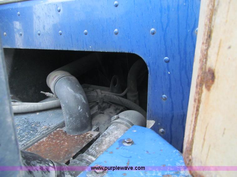 image for item J3474 1991 Peterbilt 320 recycling refuse truck