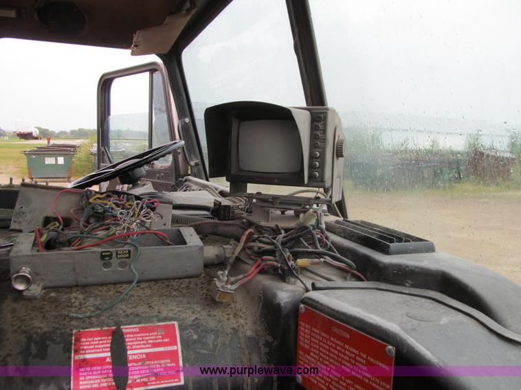 image for item J3474 1991 Peterbilt 320 recycling refuse truck