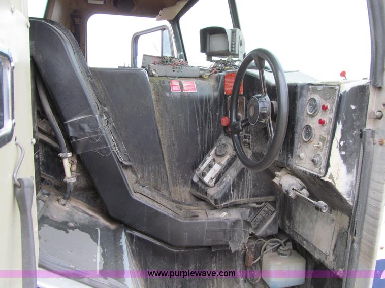 image for item J3474 1991 Peterbilt 320 recycling refuse truck