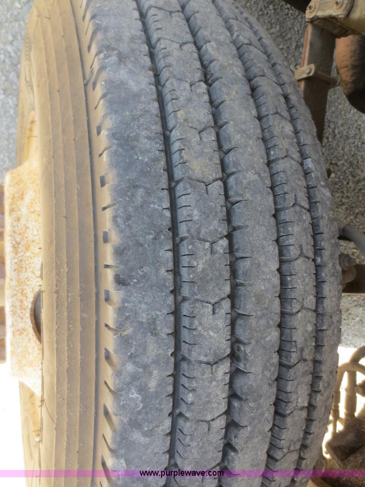 image for item D2137 1991 Ford LT8000 dump truck