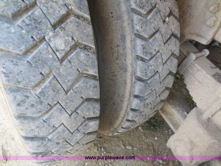 image for item D2137 1991 Ford LT8000 dump truck