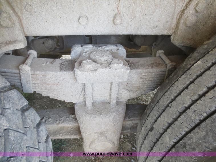 image for item D2137 1991 Ford LT8000 dump truck