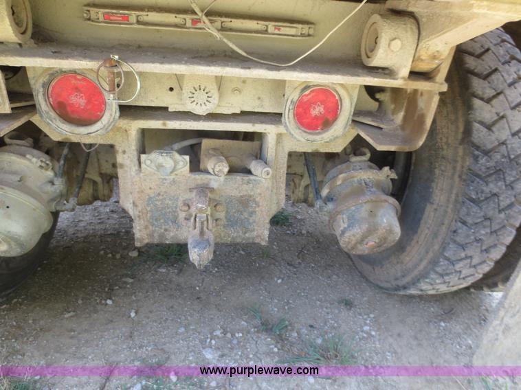 image for item D2137 1991 Ford LT8000 dump truck