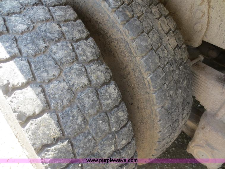 image for item D2137 1991 Ford LT8000 dump truck