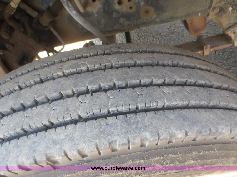 image for item D2137 1991 Ford LT8000 dump truck