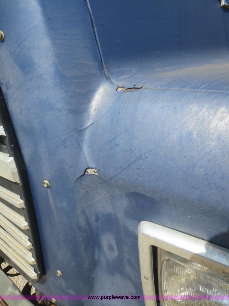 image for item D2137 1991 Ford LT8000 dump truck