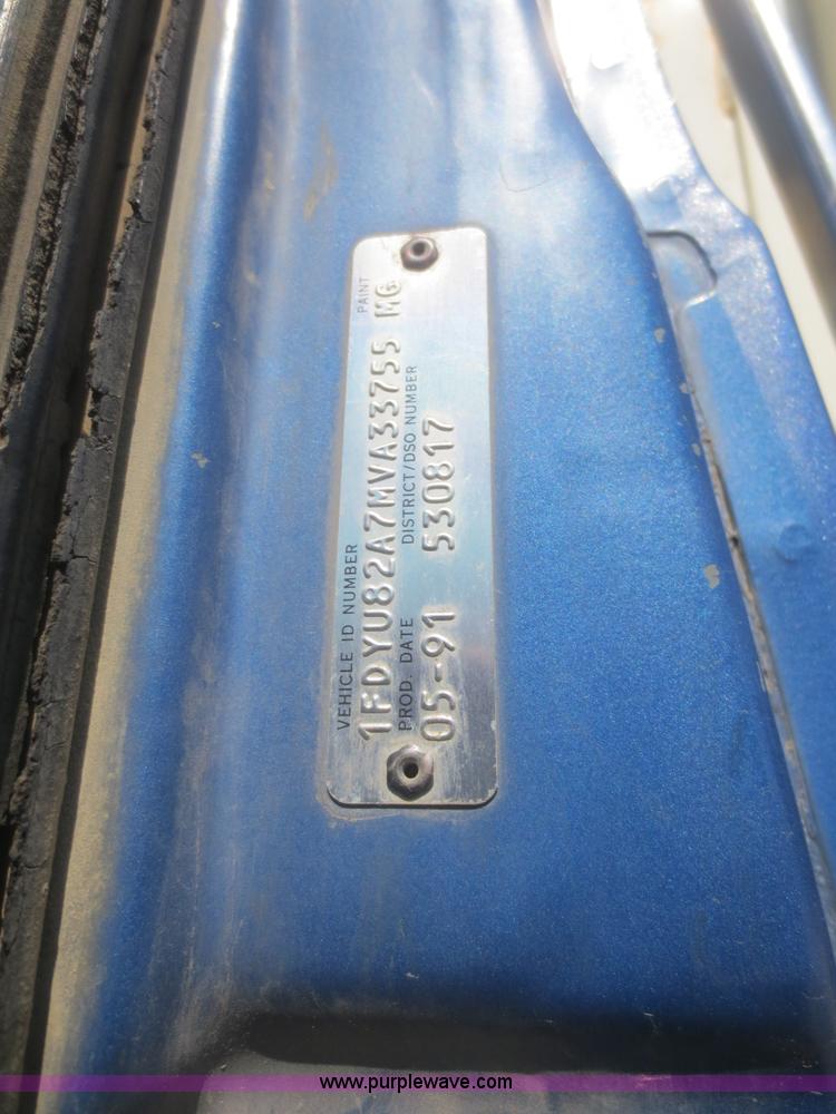 image for item D2137 1991 Ford LT8000 dump truck