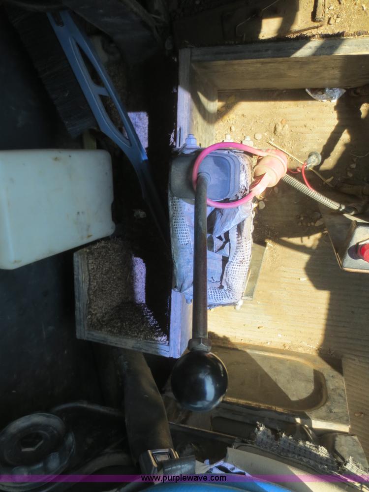 image for item D2137 1991 Ford LT8000 dump truck