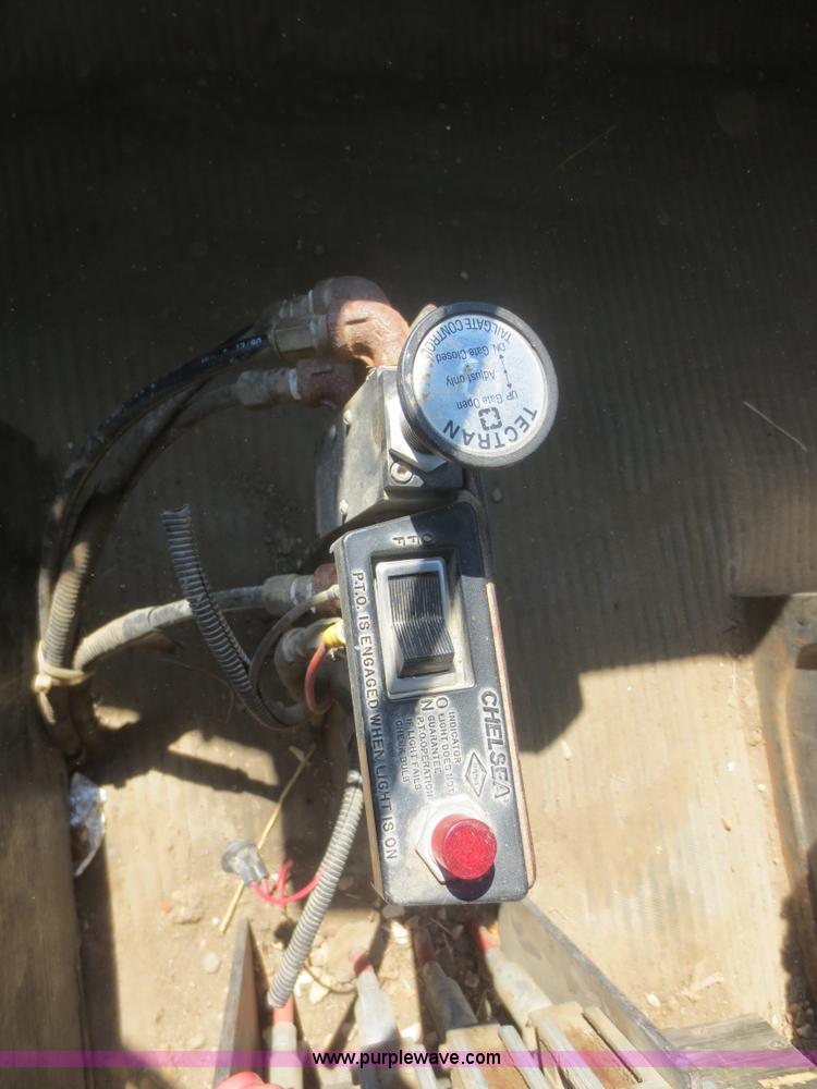 image for item D2137 1991 Ford LT8000 dump truck