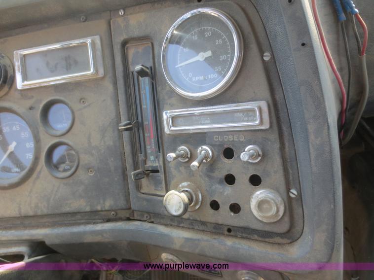 image for item D2137 1991 Ford LT8000 dump truck