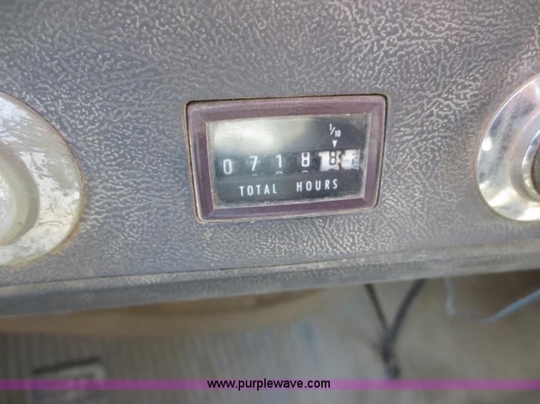 image for item D2137 1991 Ford LT8000 dump truck