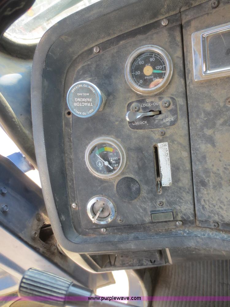 image for item D2137 1991 Ford LT8000 dump truck